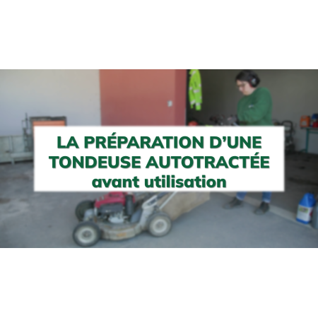 La préparation d'une tondeuse autotractée avant utilisation